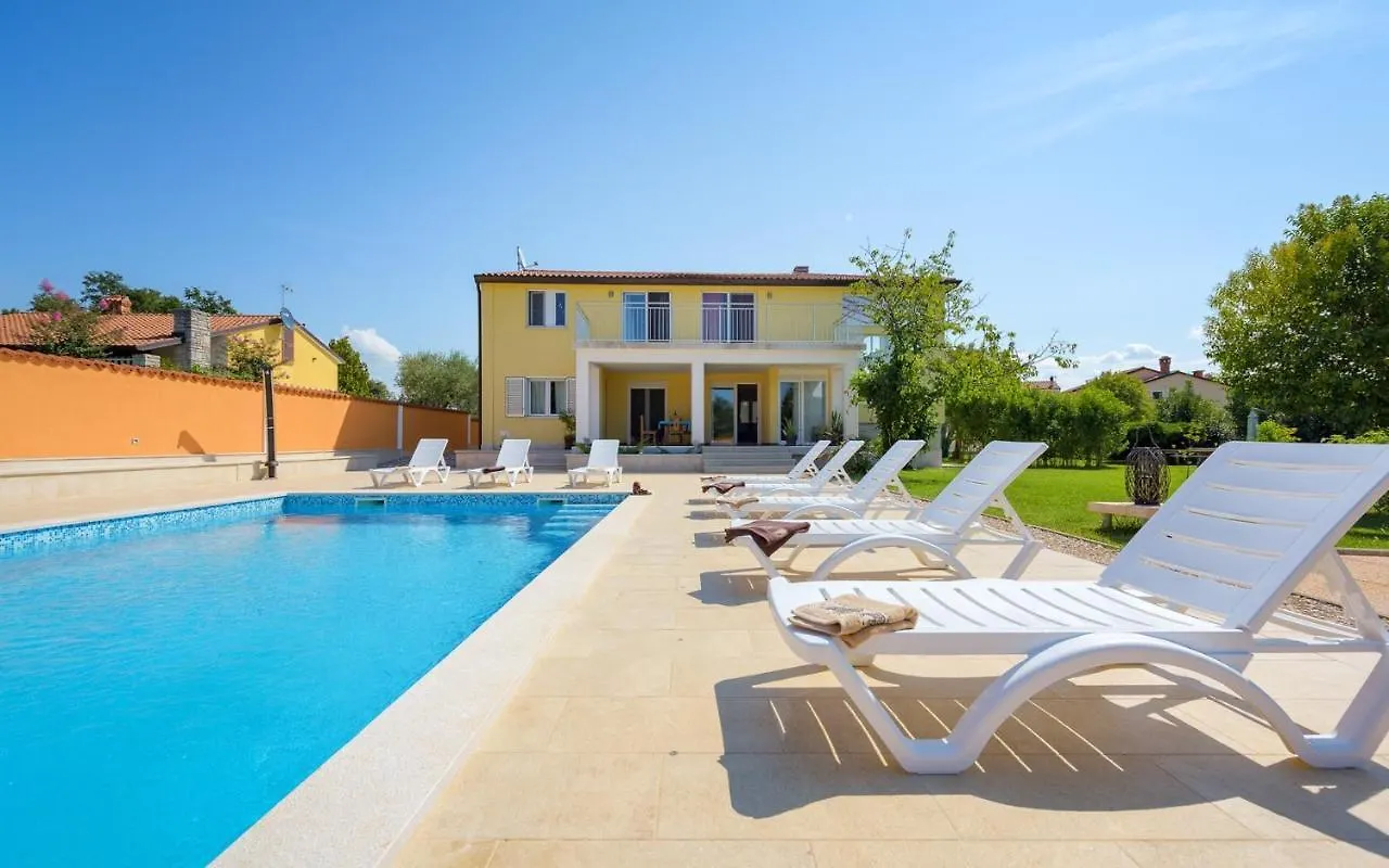 Villa Anica Pelegrin 0*,