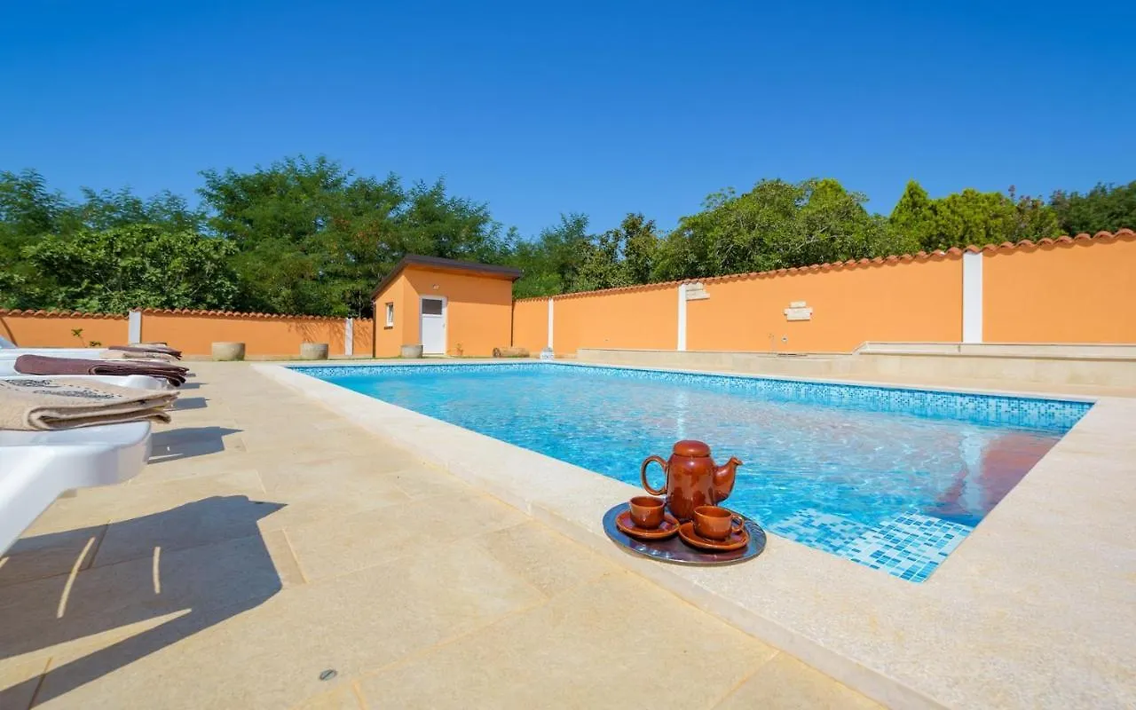 Villa Anica Pelegrin Guest house