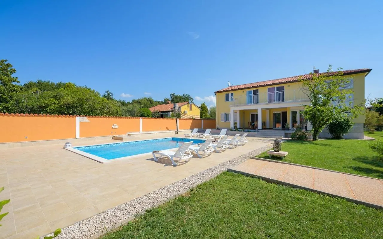 Villa Anica Pelegrin Guest house