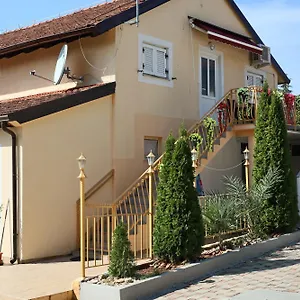 Gasthof House With, Umag